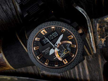 Компания Casio анонсирует выпуск новых часов серии PRO TREK для активного отдыха. Модель PRW-7000X с карбоновым безелем изготовлена ограниченным тиражом в 1300 экземпляров.